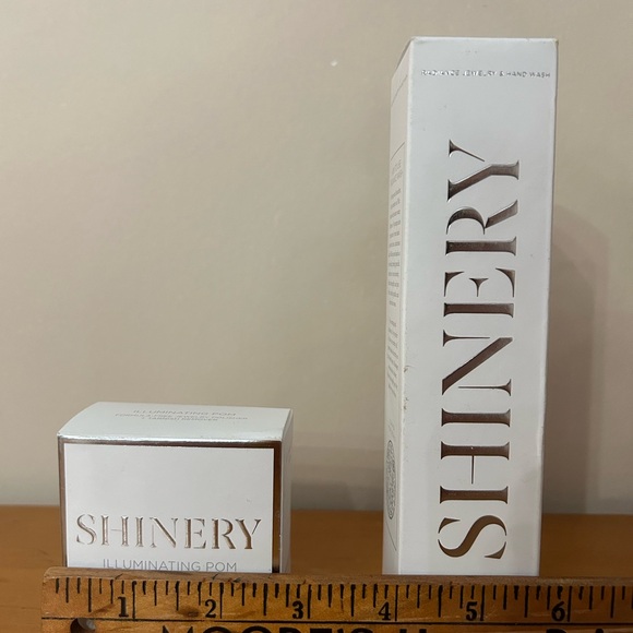 The Shinery Jewelry Radiance Wash and Illuminating Pom. - Picture 2 of 16